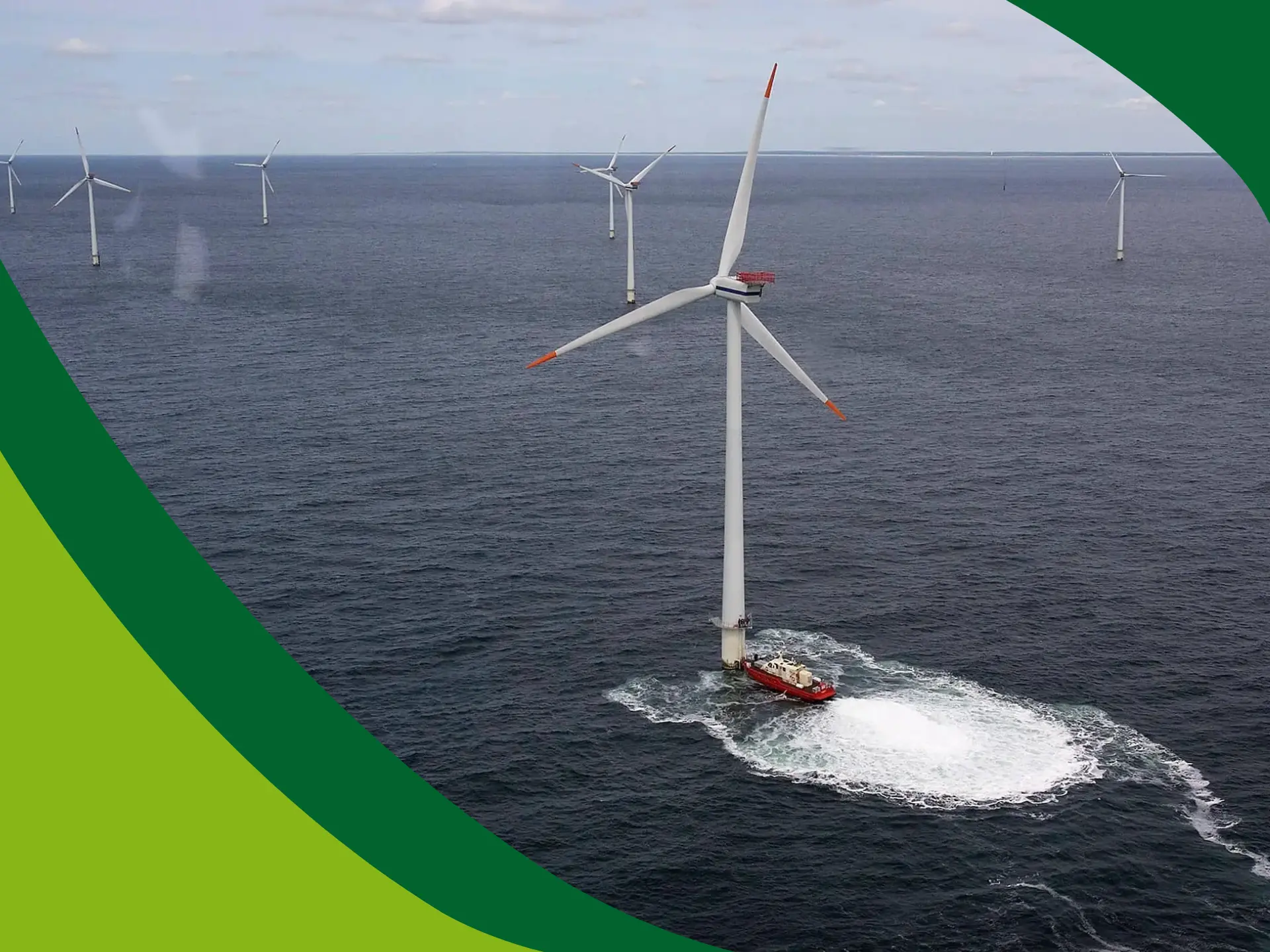 Havvindmøller og en båd